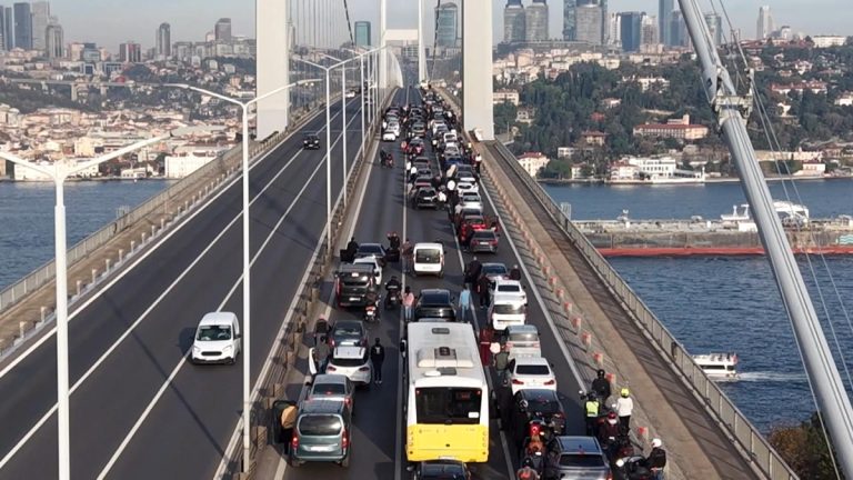 15 Temmuz Şehitler Köprüsü’nde saat 9’u 5 geçe hayat durdu