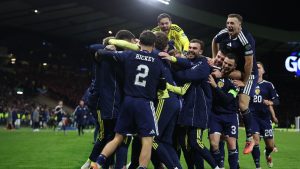 28 yıl sonra Dünya Kupası’na gidiyorlar: İskoçya, nefes kesen maçta Danimarka’yı yendi…