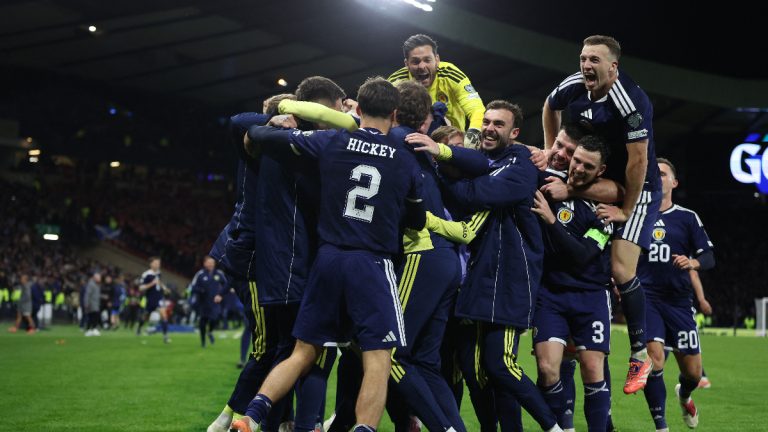 28 yıl sonra Dünya Kupası’na gidiyorlar: İskoçya, nefes kesen maçta Danimarka’yı yendi…