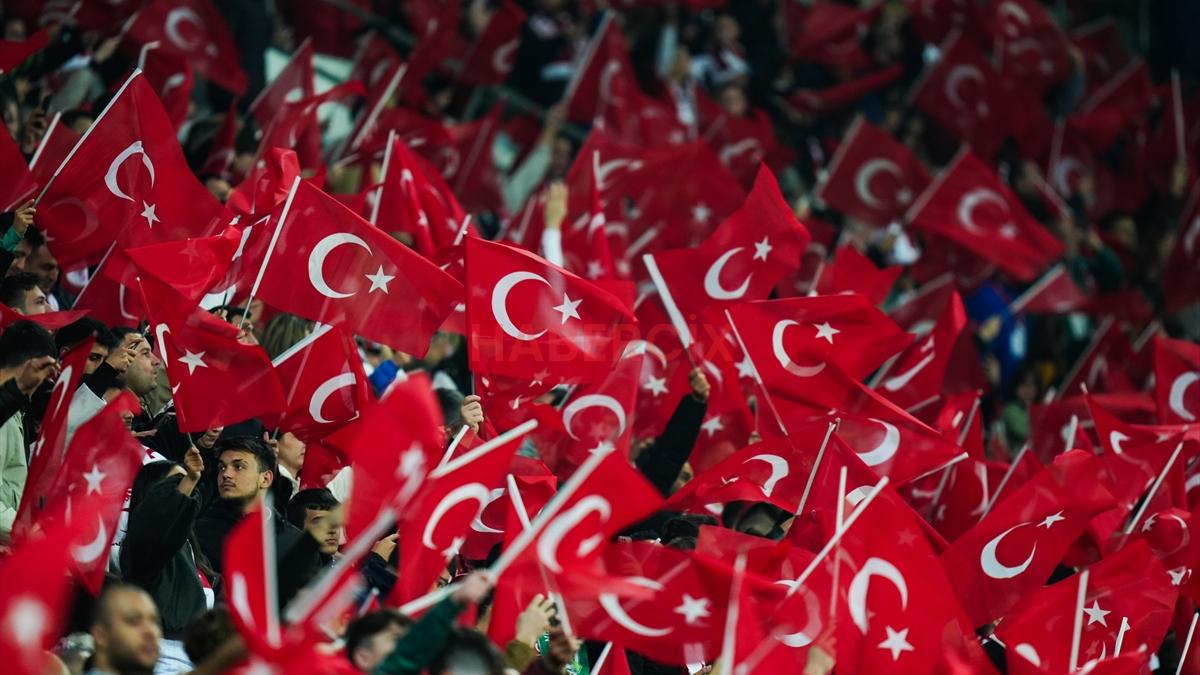 A Milli Futbol Takımı’na Bursa’da büyük destek