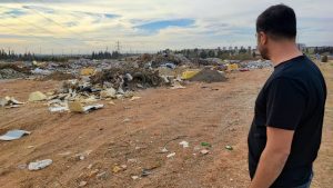 Adana’da boş arazi çöplüğe döndü