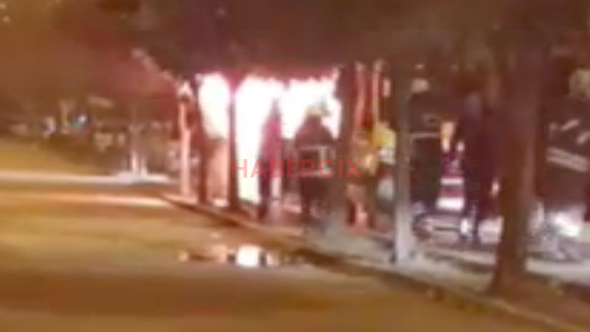 Adana’da tantuni satılan kamyondan alevler yükseldi