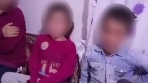 Afyonkarahisar’da baba çocuklarına kemerle azap etti