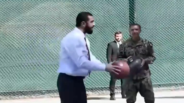 Ahmed Şara, ABD’li yetkililerle basketbol oynadı