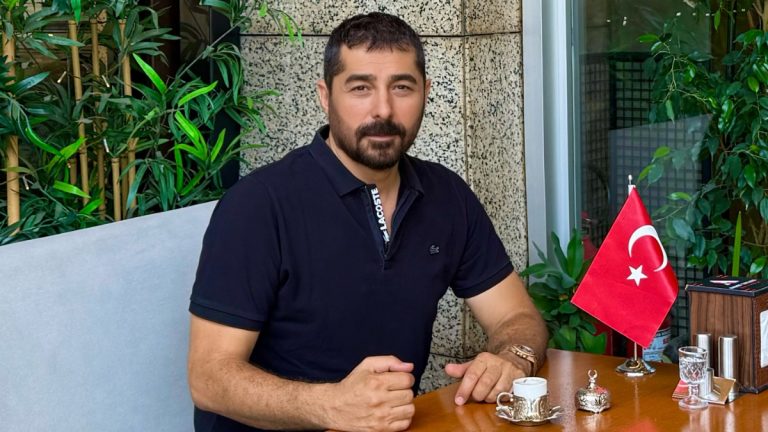 Ahmet Tatlıses’ten yeni gönderme: “Duruşu sağlam olanın duası kabul olur.”