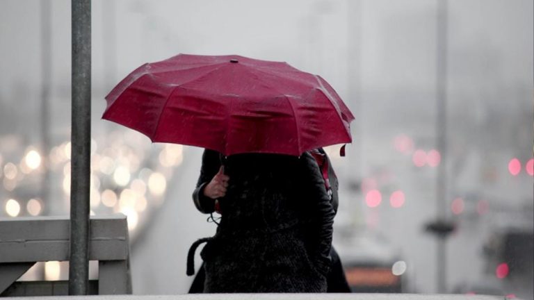 AKOM’dan İstanbul İçin Uyarı: Türkiye Genelinde Sıcaklıklar Düşecek, Sağanak Yağış Olacak