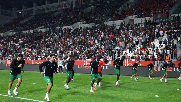 Amed Sportif Faaliyetler, bahis soruşturmasına karışan 5 futbolcuyla yolları ayrıldı