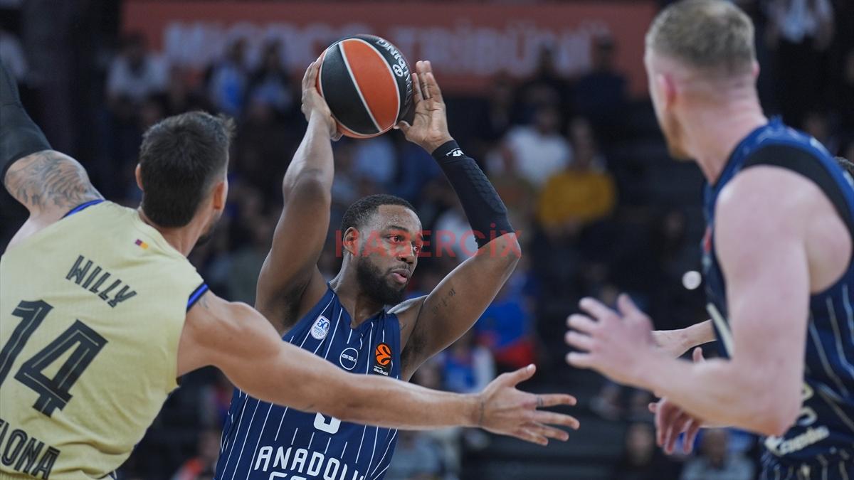 Anadolu Efes, Barcelona’yı devirdi