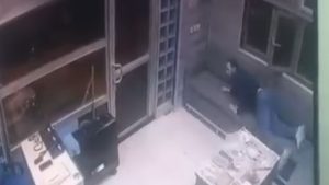 Ankara’da alkollü yolcu tartıştığı taksi şoförüne ateş açtı