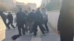 Ankara’da çıkan kavgada çocuk defalarca tekmelendi