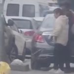 Ankara’da kaldırıma park edilen araba görme engelli vatandaşlara sıkıntı anlar yaşattı