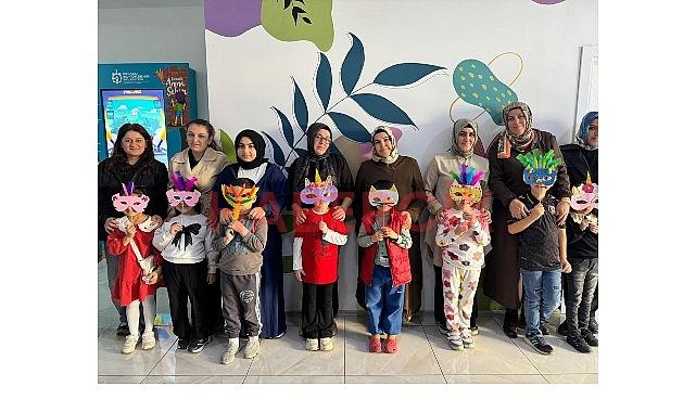 Anne Kent’te dopdolu, rengârenk bir orta tatil