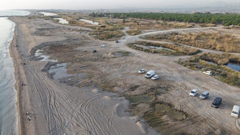 Antalya’da kum hırsızları yakalandı: Kum ocağına dönen kıyılar havadan görüntülendi