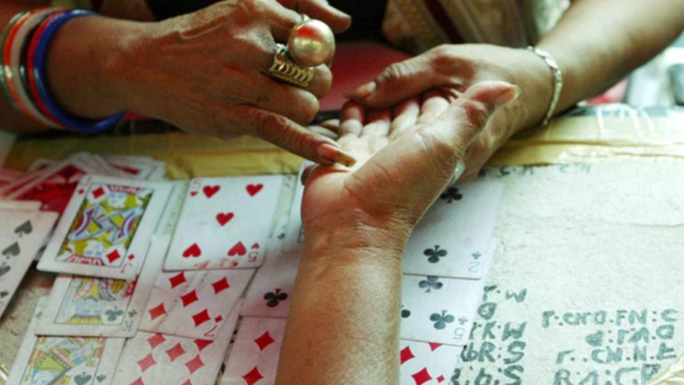 Avustralya’da falcı, 46 milyon dolarlık dolandırıcılık savıyla gözaltına alındı