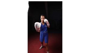 Ayşen, Riyad’da ulu bayrağımızı göndere çekti