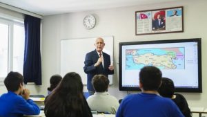 Baba, oğul, kız ve gelini aynı okulda öğretmenlik yapıyor