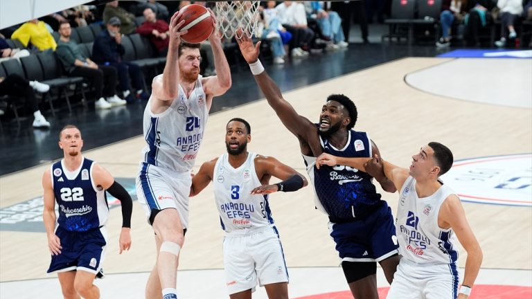 Bahçeşehir Koleji, Anadolu Efes’i mağlup etti