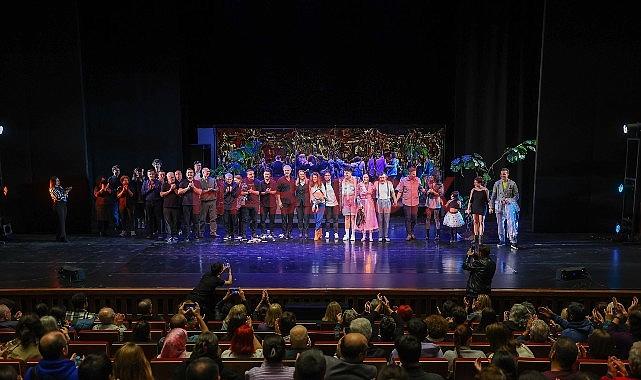 Bakırköy Belediye Tiyatroları’nın Oyunlarında Koltuk Gençlerin