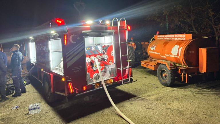 Balıkesir’de tavuk çiftliğinde yangın çıktı: Binlerce civciv telef oldu