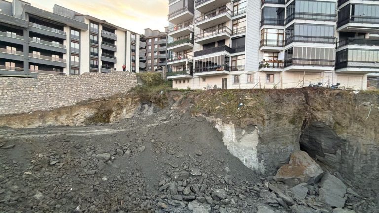 Bartın’da inşaat alanında toprak kayması