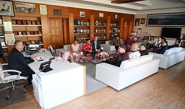 Başkan Topaloğlu’na antrenör ve sporculardan ziyaret