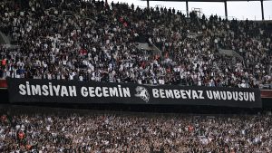 Beşiktaş taraftarından Serdal Adalı ve Sergen Yalçın’a tepki