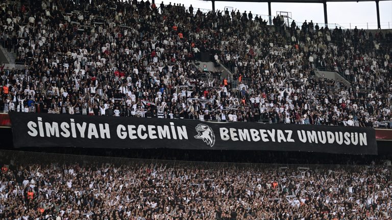 Beşiktaş taraftarından Serdal Adalı ve Sergen Yalçın’a tepki