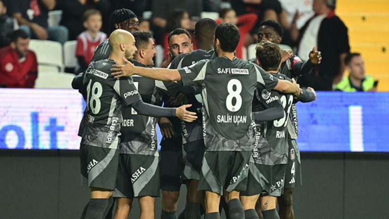 Beşiktaş’ta 4 ayrılık ve 4 transfer kararı