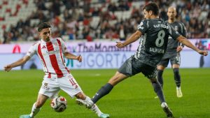 Beşiktaş’ta sakatlık! Salih Uçan, devam edemedi