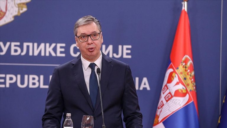 Bosna Savaşı’nda tartışmalı tez: Vucic “keskin nişancı safarisi”yle suçlanıyor