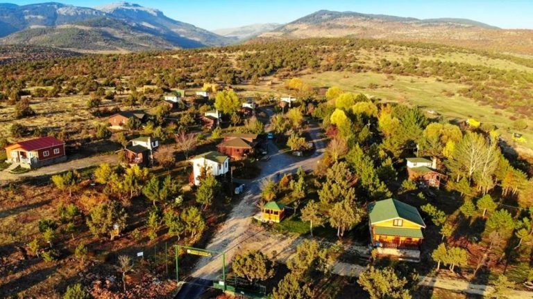 Bu İlçeye Taşınacak 350 Kişi Aranıyor! Türkiye’deki 67 Yıllık İlçe Köy Olmak Üzere