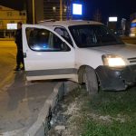 Bursa’da araçla polisten kaçan çocuk kaza yapınca yakalandı