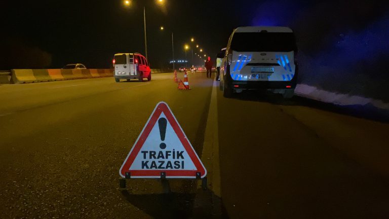 Bursa’da motosiklete çarpan alkollü şoför olay yerinden kaçtı