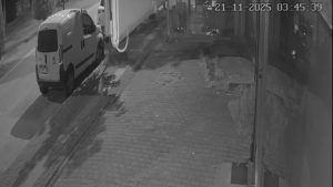 Bursa’da pilavcıya giren şahıs tatlı yiyip hırsızlık yaptı