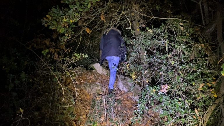 Bursa’da polisin dur ihtarına uymadı: Çamura saplanınca yaya olarak kaçtı