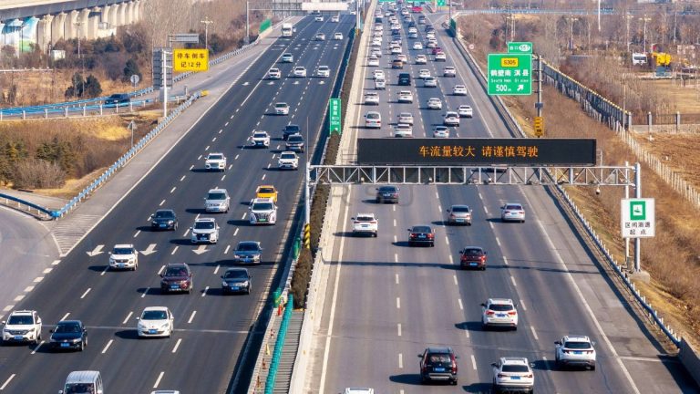 Çin, tüm arabalara hızlanma limiti getirmeyi planlıyor