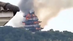 Çin’de 1500 yıllık tapınakta yangın çıktı