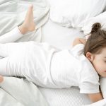 Çocukların uyku sırasında battaniyeyi örtmemesinin asıl sebebi