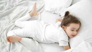 Çocukların uyku sırasında battaniyeyi örtmemesinin asıl sebebi