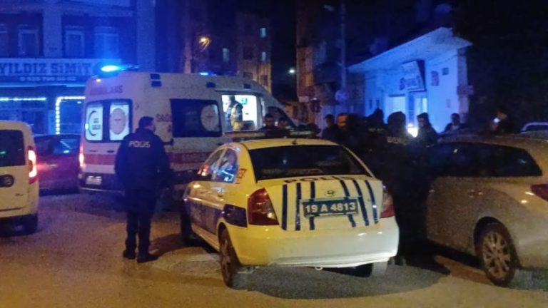 Çorum’da bıçaklı arbedede 1’i çocuk 2 kişi yaralandı