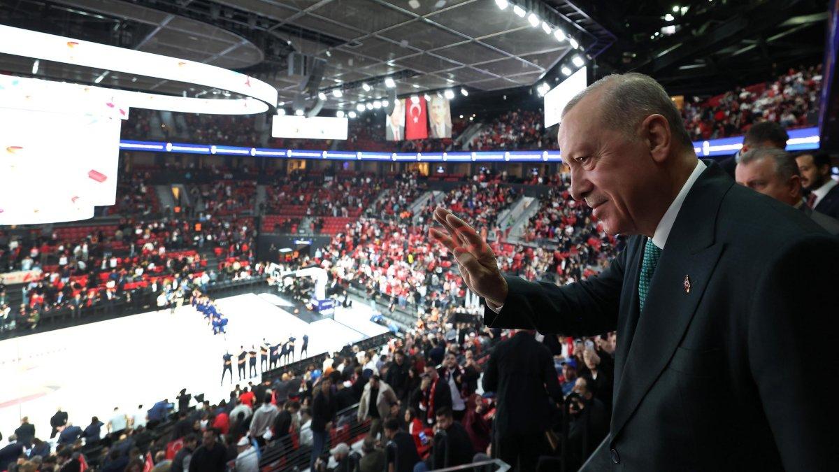 Cumhurbaşkanı Erdoğan Türkiye-Bosna Hersek maçını izledi