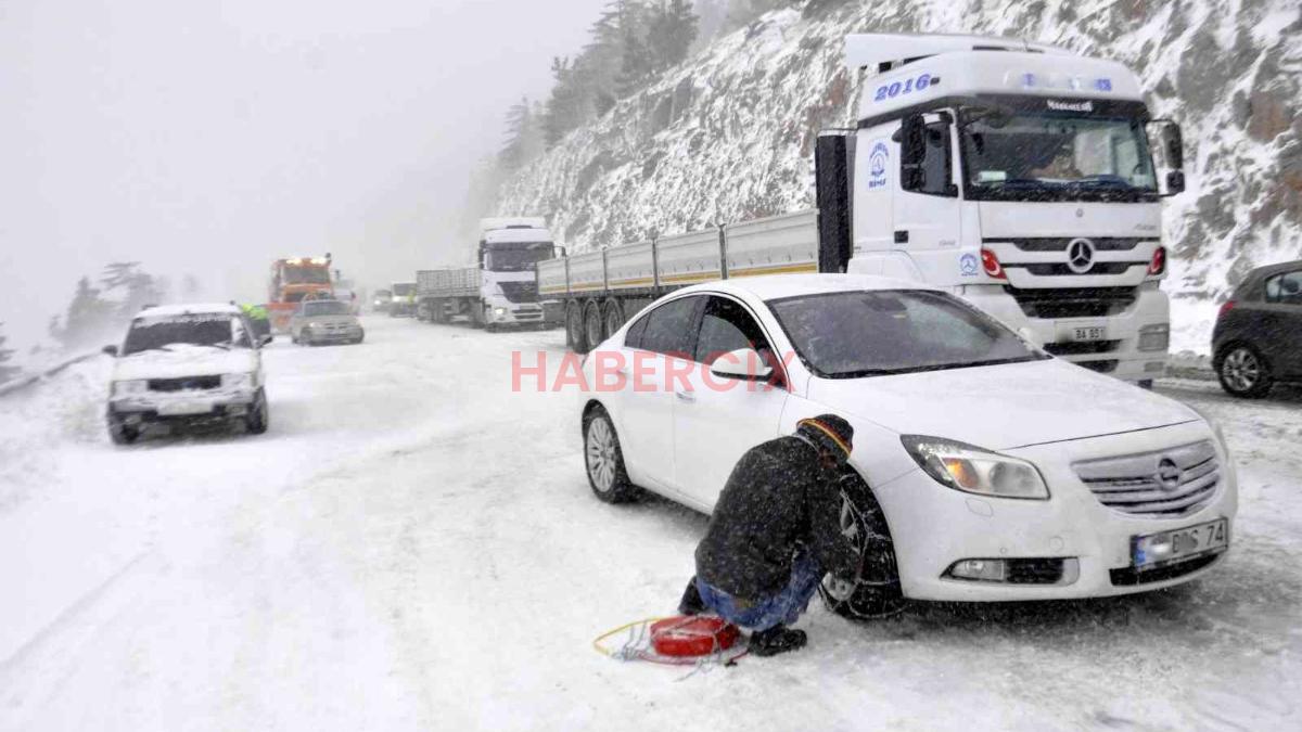 Direksiyona geçmeden iki kez düşünün: İşte karlı yollarda dikkat etmeniz gerekenler