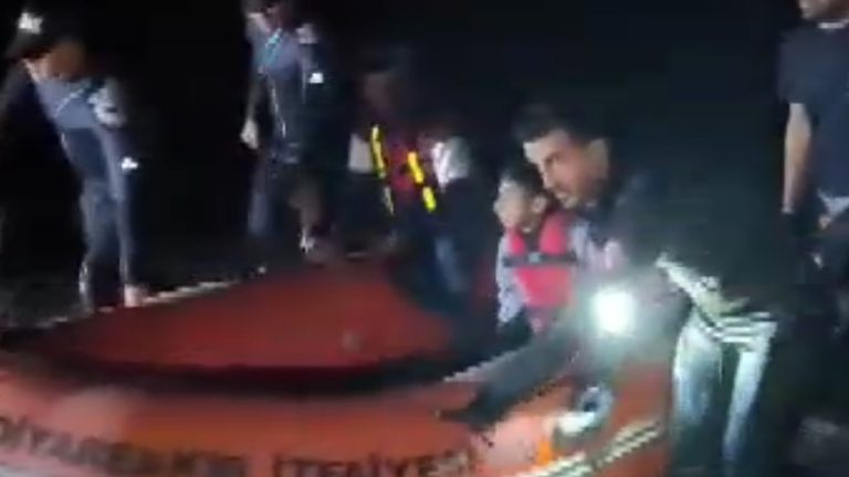 Diyarbakır’da balık tutarken mahsur kalan kuzenler kurtarıldı