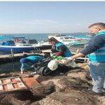 Doğaseverler Karşıyaka’da kıyı paklığı yaptı