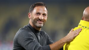 Domenico Tedesco, galibiyet sonrası tribünleri turladı