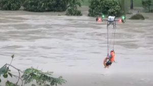 Dronelar, Vietnam’daki sel felaketinde hayat kurtardı