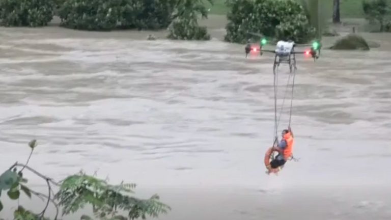 Dronelar, Vietnam’daki sel felaketinde hayat kurtardı