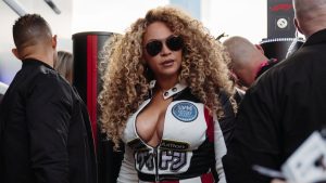 Dünyaca ünlü şarkıcı Beyonce, F1 turuna çıktı: Yarış tulumuyla dikkat çekti