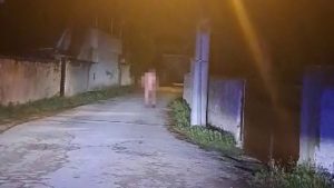 Düzce’de zabıta ekiplerince işlem uygulanan dilenci soyunup kaçtı