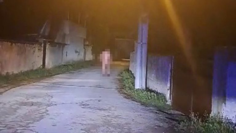 Düzce’de zabıta ekiplerince işlem uygulanan dilenci soyunup kaçtı